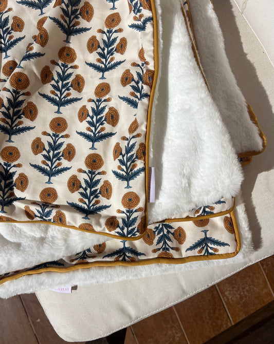 Manta flores color mostaza