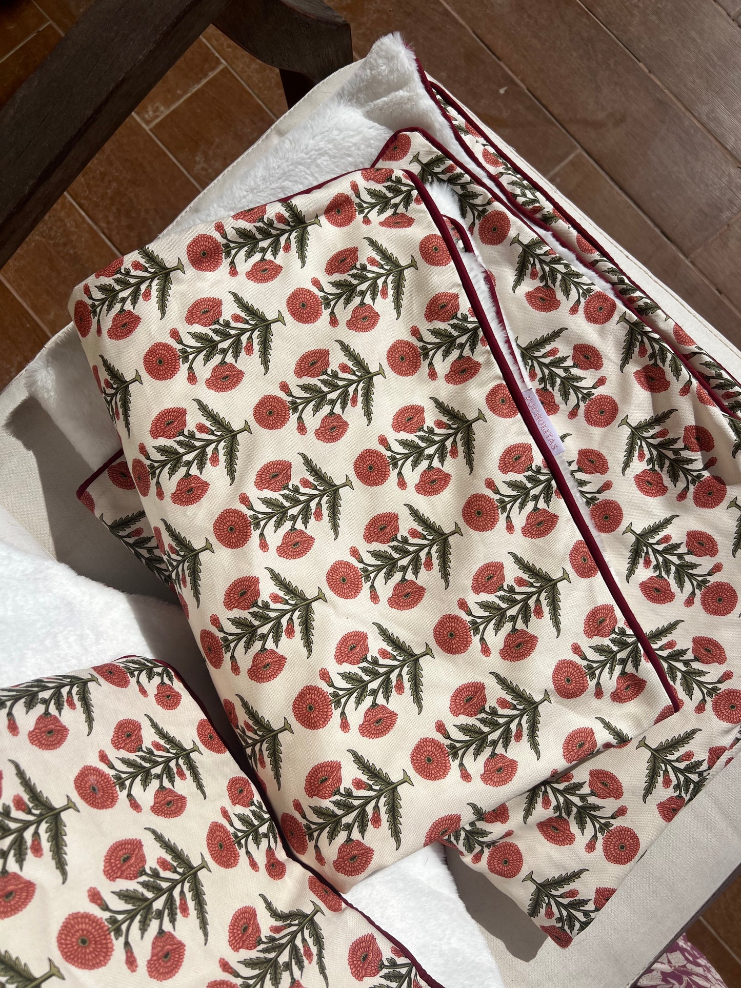 Manta flores color fresón