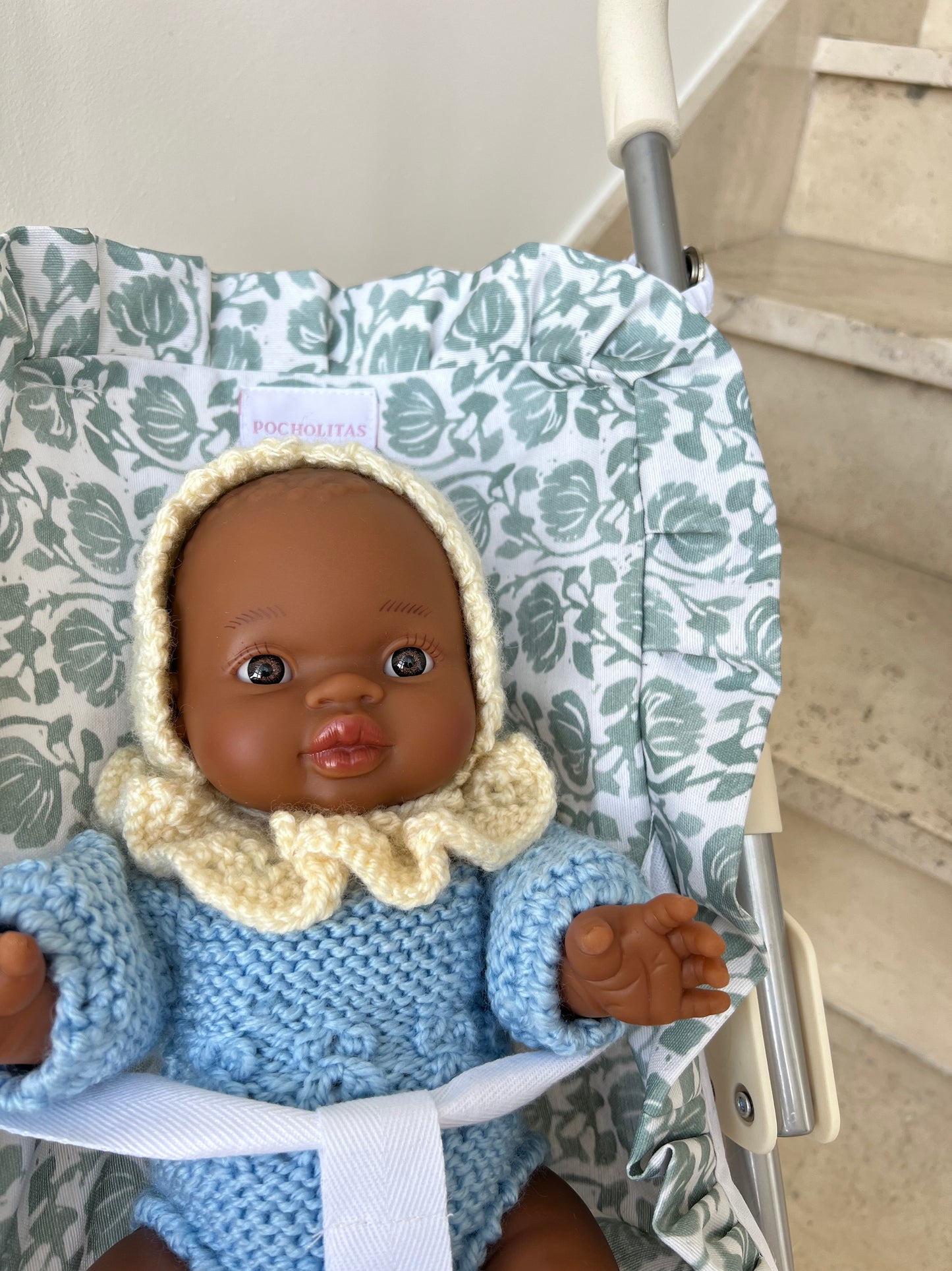 Silleta ligera plastificada azul de flores